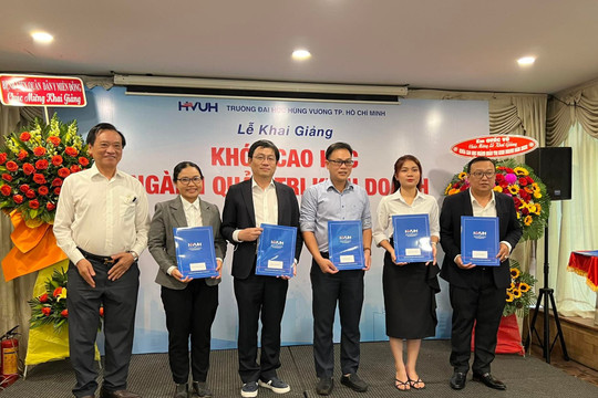 Trường ĐH Hùng Vương TPHCM khai giảng khóa đào tạo sau đại học đầu tiên