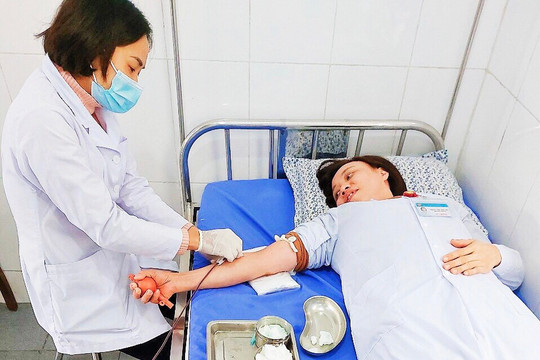 Bác sĩ hiến máu cứu cụ ông qua cơn nguy kịch ở Yên Bái