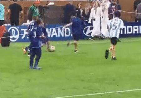 Mateo Messi gây chú ý với khả năng đi bóng