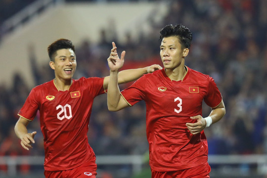 Tuyển Việt Nam 2-0 Malaysia: Quế Ngọc Hải ghi bàn từ chấm penalty
