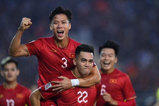 Tuyển Việt Nam 1-0 Malaysia: Chủ nhà mất người sau bàn thắng