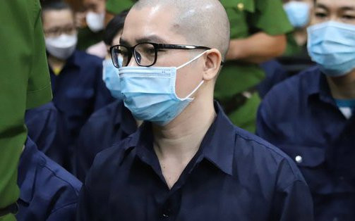 Hình ảnh Nguyễn Thái Luyện và đồng phạm trong ngày tuyên án đầu tiên