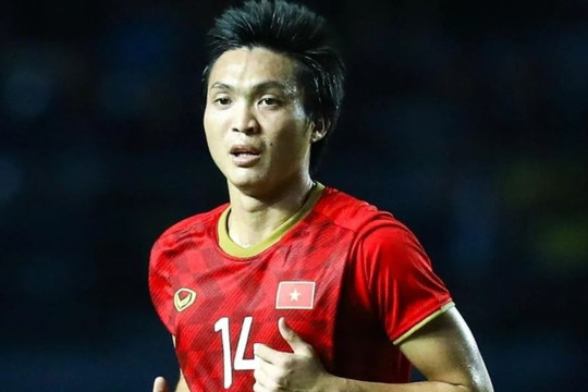 Singapore 0-0 Việt Nam: Tuấn Anh bị phạm lỗi