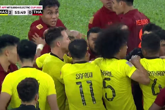 Cầu thủ Malaysia xô xát với Thái Lan vì bàn thắng bị từ chối