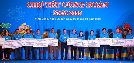 Tổng Liên đoàn Lao động Việt Nam tổ chức chợ tết công đoàn 2023 tại Vĩnh Long