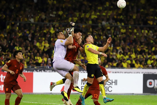Báo Malaysia tố trọng tài 'cướp' một bàn ở trận gặp Thái Lan