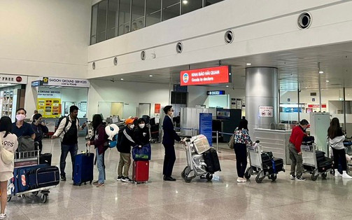 Hải quan sân bay Tân Sơn Nhất lên tiếng về vụ tố vòi tiền khi nhập cảnh