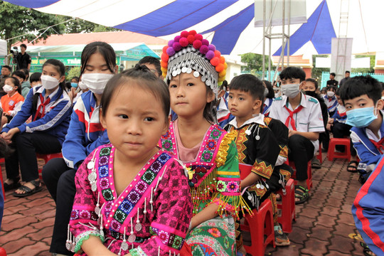 Hơn 100 suất học bổng cho học trò nghèo tại Đắk Lắk