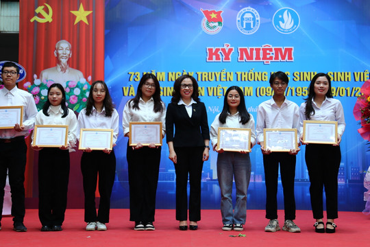 Trường ĐH Mở Hà Nội tuyên dương 'sinh viên 5 tốt'
