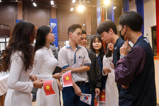 Nhiều hoạt động giao lưu giữa sinh viên Hàn Quốc và học sinh Thừa Thiên - Huế