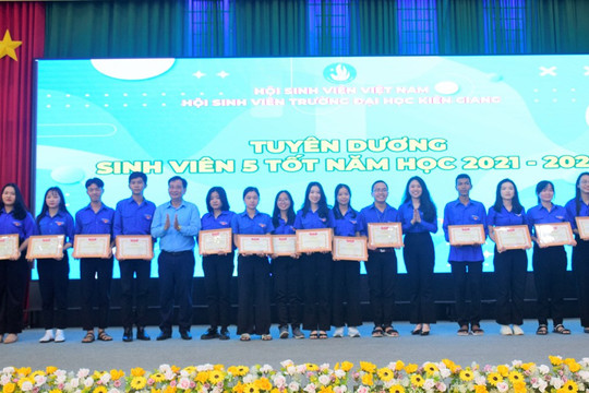 Trường ĐH Kiên Giang tuyên dương 'Sinh viên 5 tốt'