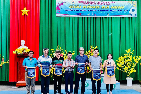 Ngành Giáo dục An Giang tổ chức giải bóng đá 'Mừng Đảng- Mừng xuân'