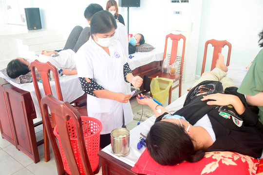 Đoàn viên, thanh niên Trường ĐH Kiên Giang hiến hơn 350 đơn vị máu