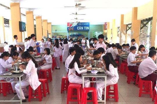 Chuẩn hóa thực đơn bữa ăn bán trú cho học sinh THPT