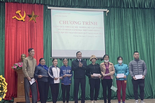 Bắc Giang thăm và tặng quà gia đình chính sách dịp Tết