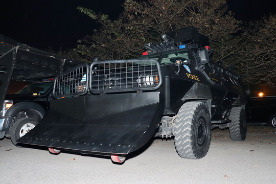 Cảnh sát dùng xe bọc thép bảo vệ an ninh trận Việt Nam - Thái Lan