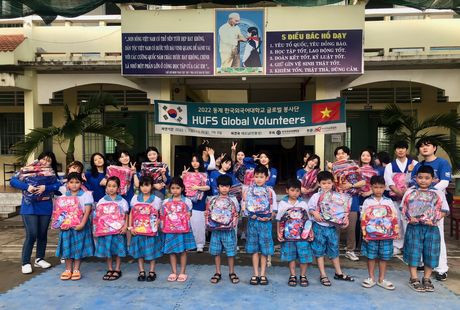 Trường làng đón Tết cùng sinh viên Hàn Quốc