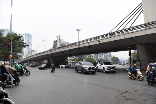 Đường phố Hà Nội vắng hoe chiều 29 Tết