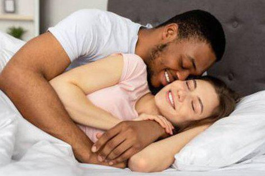 Quan hệ tình dục vào buổi sáng hay tối tốt hơn?