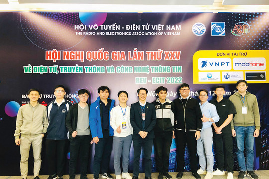 Khoa học gia Việt Nam nghiên cứu công nghệ máy bay không người lái