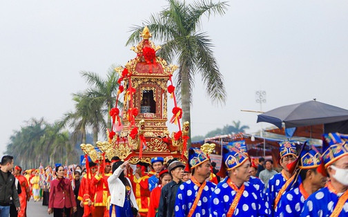 Lễ rước kiệu Ngọc Lộ mở đầu cho Lễ hội khai ấn đền Trần 2023