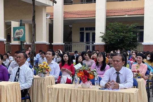 Phục hồi chức cho 9 giáo viên cấp 3 bị miễn nhiệm sai