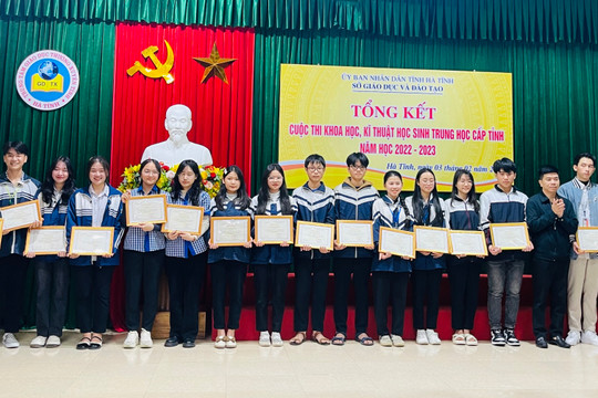 Trao thưởng 67 dự án thi KHKT học sinh trung học Hà Tĩnh