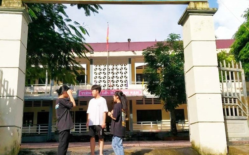 Một trưởng phòng ở Thanh Hóa bị cảnh cáo vì tuyển 43 học sinh sai quy định