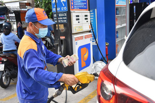 Bộ Tài chính đề nghị Bộ Công Thương giảm bớt trung gian phân phối xăng dầu