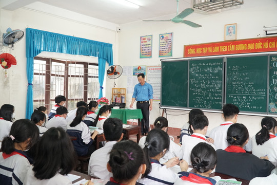Nghệ An chưa tăng học phí trường công lập năm học 2022-2023