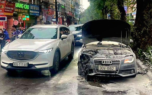 Xác định nguyên nhân cháy xe Audi trên đường Láng - Hà Nội