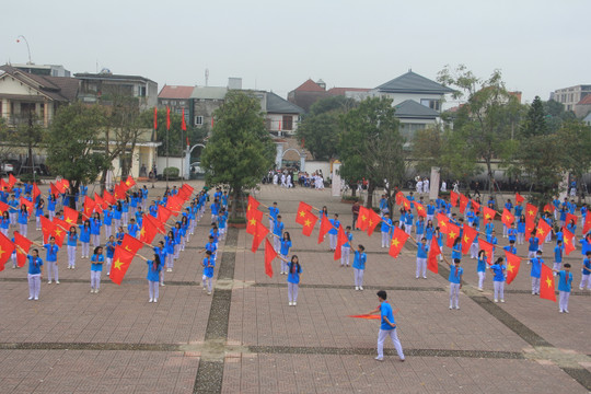 Hấp dẫn màn đồng diễn võ thuật và xếp chữ của học sinh thành phố Hà Tĩnh