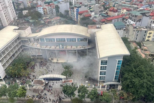 Video cháy Trường Tiểu học Yên Hoà Hà Nội