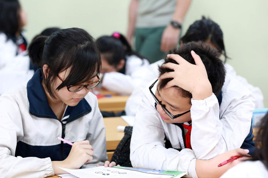 Phụ huynh, học sinh Hà Nội nóng lòng chờ 'chốt' phương án tuyển sinh vào lớp 10