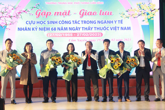 Trường THPT Cẩm Bình tri ân Cựu học sinh nhân Kỷ niệm ngày Thầy thuốc Việt Nam