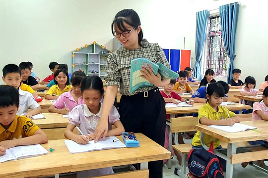 Cô giáo mong cống hiến sức trẻ cho quê hương