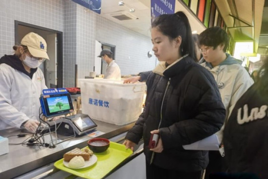 Canteen giảm giá 50% bữa sáng để khuyến khích sinh viên dậy sớm