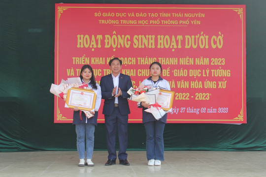 Khen thưởng đột xuất 2 nữ sinh Thái Nguyên trả 70 triệu cho người đánh rơi