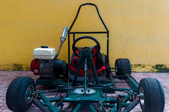 Sinh viên chế tạo xe đua F1 mini