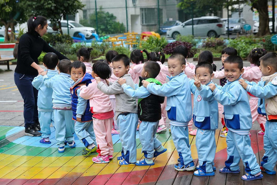 Trường mẫu giáo Trung Quốc phá vỡ quy tắc vì không tuyển được học sinh