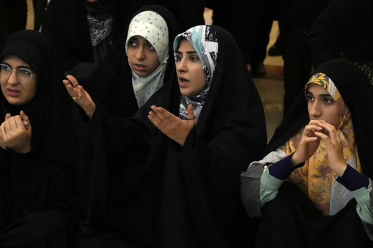 Nữ sinh Iran bị đầu độc để ngăn đến trường
