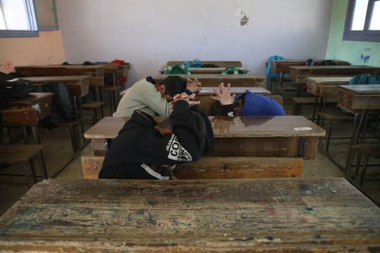 Trẻ em Syria trở lại trường sau động đất kinh hoàng