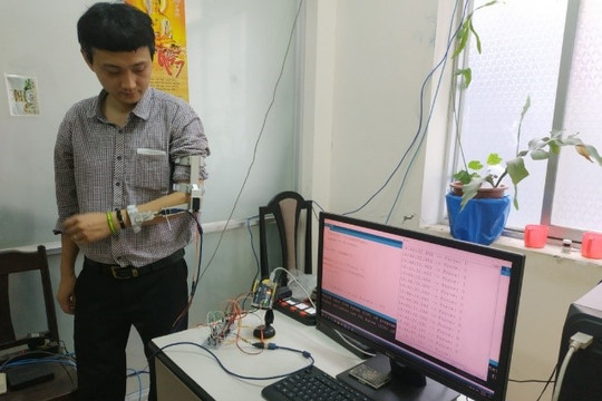 Robot xương tay của nhóm nghiên cứu Việt cho cảm nhận giống như thật