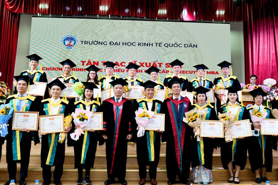 Trường ĐH KTQD khai giảng khóa 12, trao bằng thạc sĩ chương trình Executive MBA