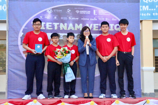 Học sinh Kon Tum thi đấu Robotics online quốc tế