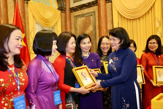 Cân bằng trong 'vai trò kép'