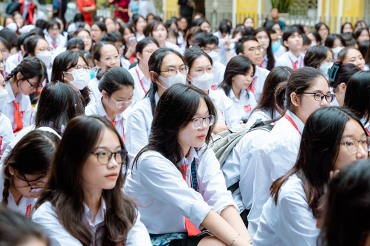 Nhiều học sinh Hà Nội đối mặt lịch thi dày đặc