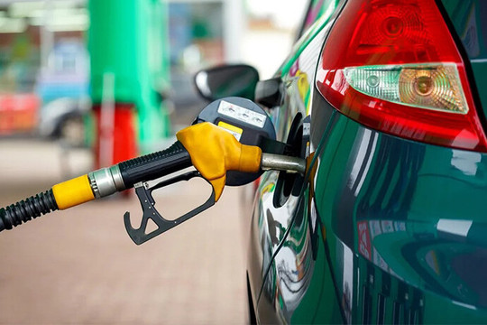 Giá xăng sắp tăng hay giảm?
