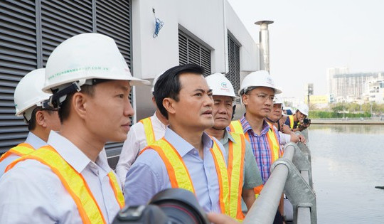 Phó Chủ tịch Bùi Xuân Cường thực địa dự án chống ngập 10 ngàn tỉ đồng