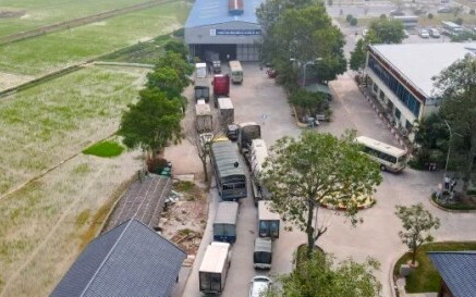 Ô tô từ Hà Nội dồn về, các trung tâm đăng kiểm ở Bắc Ninh quá tải